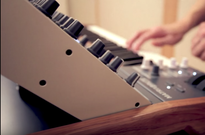 Vidéo : Le compositeur Alexandre Desplat utilise un synthé Arturia pour la B.O. de 'Valerian et la Cité des Milles Planètes'