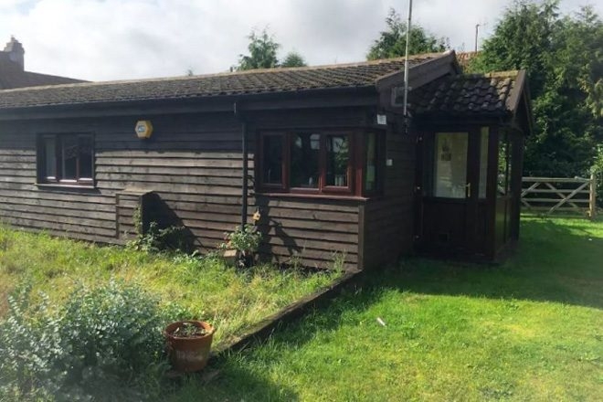 Des soldats de l’US Air Force organisent une rave dans une maison d’hôte Airbnb anglaise