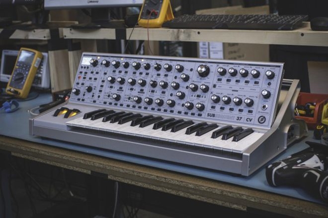 Moog sort une nouvelle édition limitée de son synthé analogique Sub 37