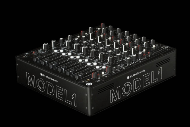 Richie Hawtin lance sa table de mixage