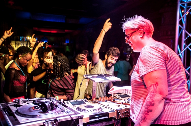Smirnoff fait le pari de doubler le nombre de révélations musicales féminines grâce au projet “Equalizing Music”